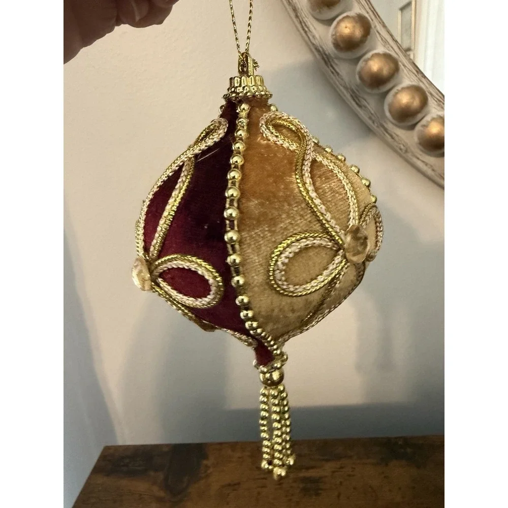 The Unbranded Brand vintage handcrafted